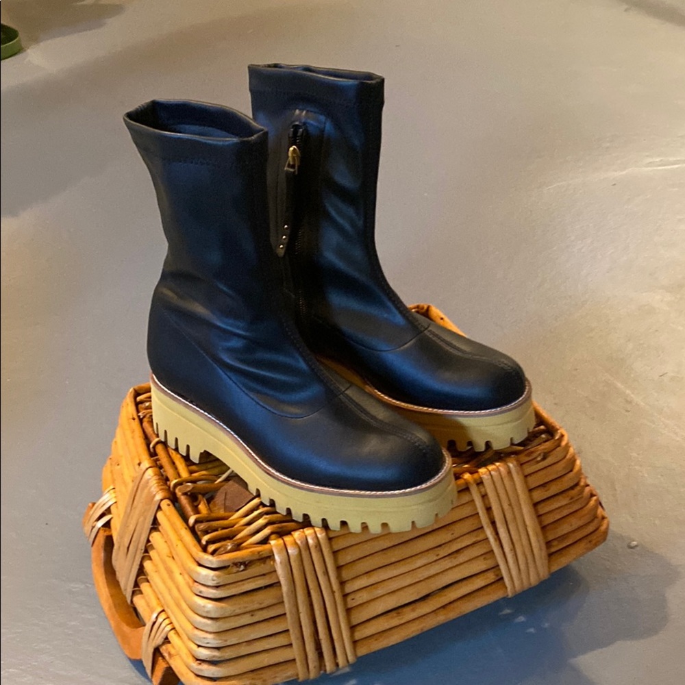 Stylish Black and Tan Women's Boots